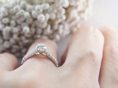 Choosing the Best Wedding Ring for Your Hand Shape