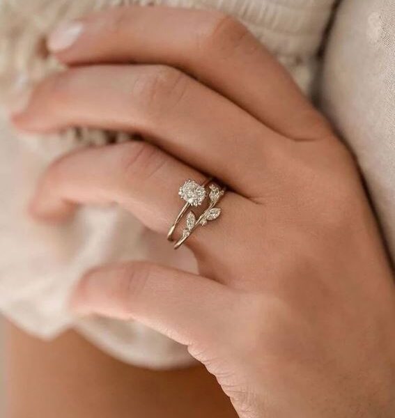 Halo Engagement Rings – Radiant Sparkle & Timeless Beauty