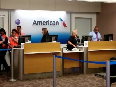 https://official-expedia-help-center.helprace.com/i9-ways-to-call-with-expedia-customer-service-by-phone-number-chat-and-email-options