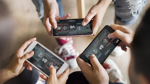 Social Features in Mobile Gaming: From Early Days to Now
