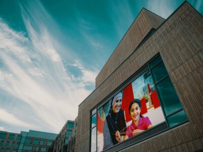 Digital Billboards vs. Traditional Billboards in New York: Which is Better for Your Brand?