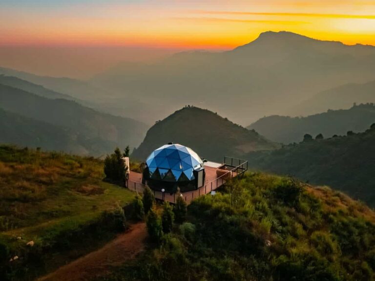 26uC4b9F Luxe Chateau Glass Glamps by Luxeglamp 2 1200x898 1 768x575