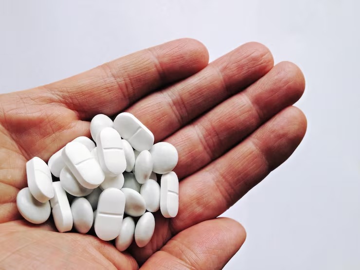 imgi 36 high angle view cropped hands holding aspirins 1048944 5385306 1